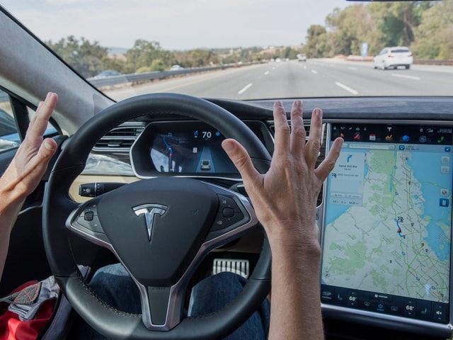 Selalu diunggulkan, apa yang membuat mobil tesla menarik? cek selengkapnya di sini!